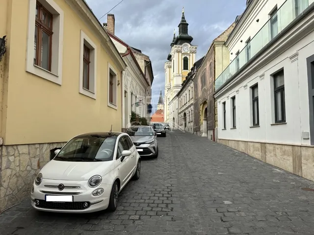 Kiadó lakás Székesfehérvár, Belváros 97 nm