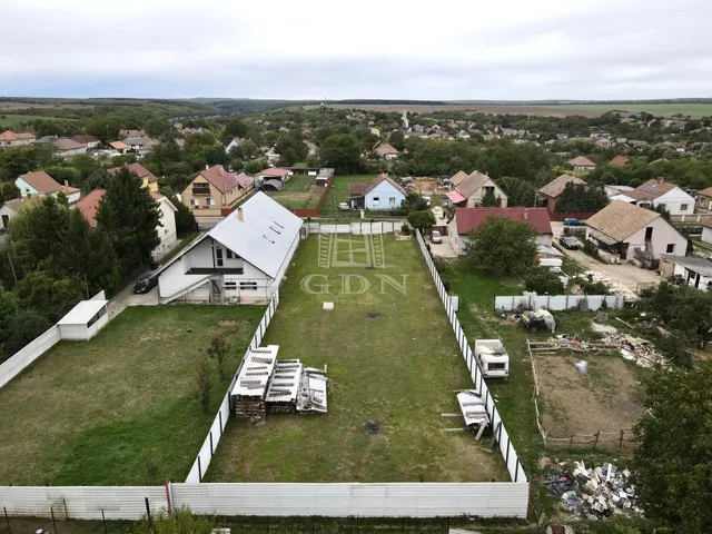 Eladó telek Valkó 1295 nm