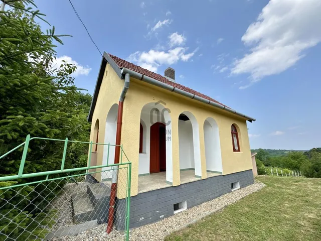 Eladó üdülő és hétvégi ház Surd 19 nm