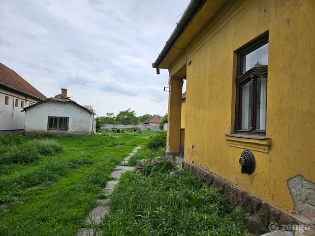 Eladó ház Besenyőtelek, Fő út 39. 126 nm