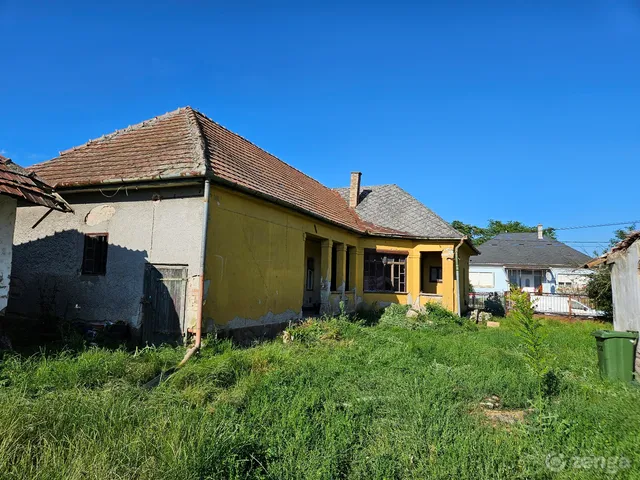 Eladó ház Besenyőtelek, Fő út 39. 126 nm