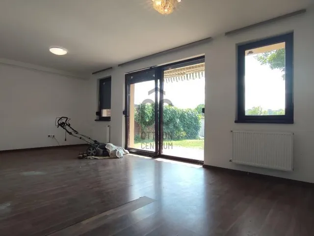 Eladó lakás Székesfehérvár, Belváros 137 nm
