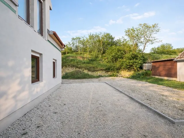 Eladó ház Vértesacsa 214 nm