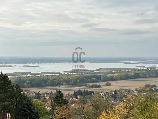 Eladó telek Velence 1200 nm