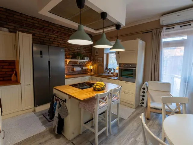 Eladó lakás Székesfehérvár, Belváros 75 nm