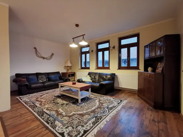 Eladó ház Bakonykúti 197 nm