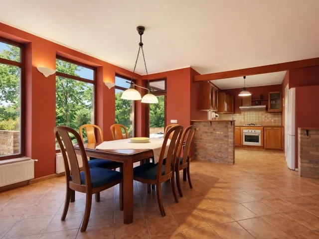 Eladó ház Bakonykúti 197 nm