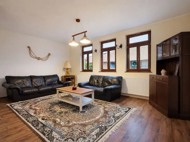 Eladó ház Bakonykúti 197 nm