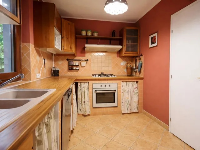 Eladó ház Bakonykúti 197 nm