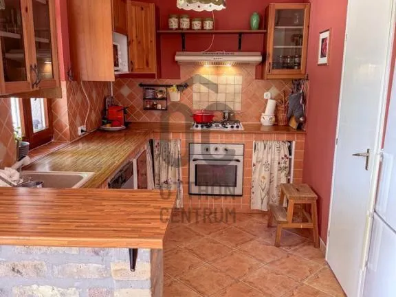 Eladó ház Bakonykúti 197 nm