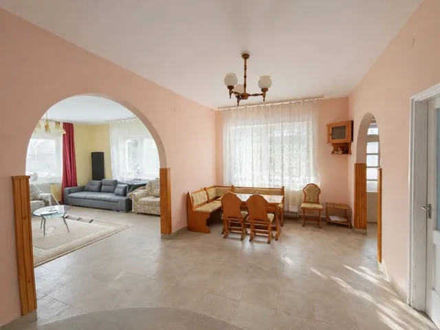 Eladó ház Szabadbattyán 197 nm