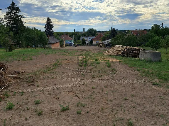 Eladó telek Polgárdi 1827 nm