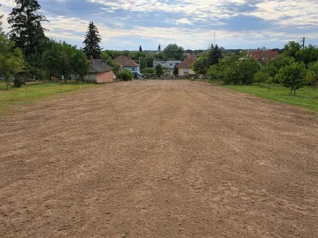 Eladó telek Polgárdi 1827 nm