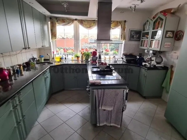 Eladó ház Budapest II. kerület, Budaliget 390 nm