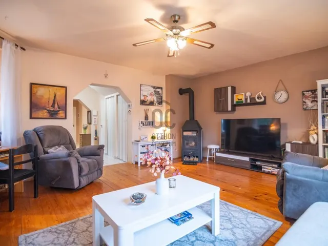 Eladó ház Sóskút 292 nm