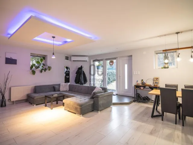 Eladó ház Sóskút 292 nm