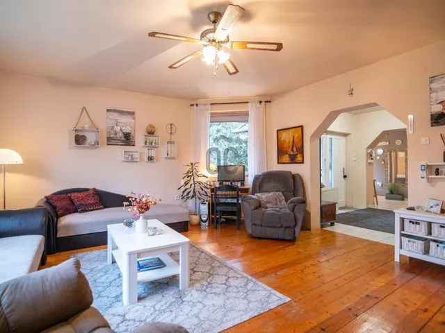 Eladó ház Sóskút 292 nm