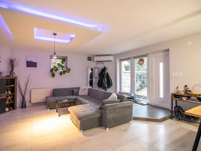 Eladó ház Sóskút 292 nm