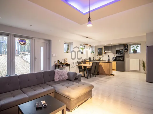 Eladó ház Sóskút 292 nm