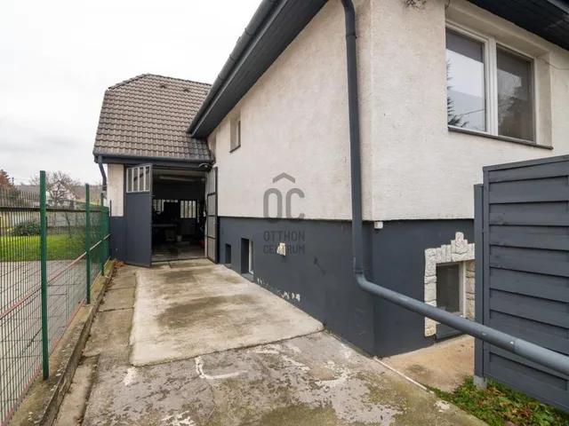 Eladó ház Sóskút 292 nm