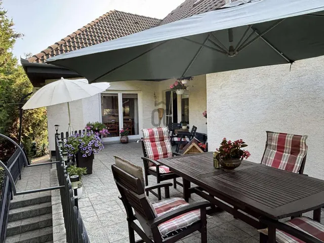 Eladó ház Sóskút 292 nm