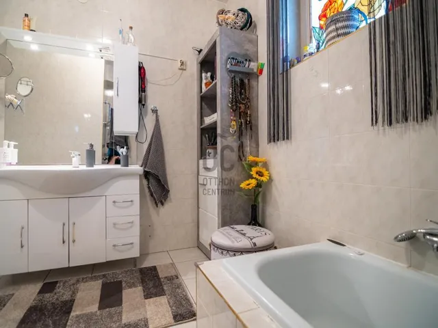 Eladó ház Sóskút 292 nm