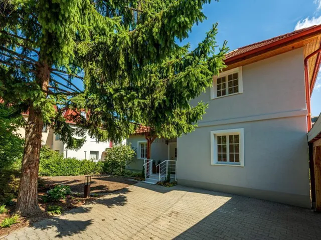 Eladó ház Budapest III. kerület, Táborhegy 174 nm