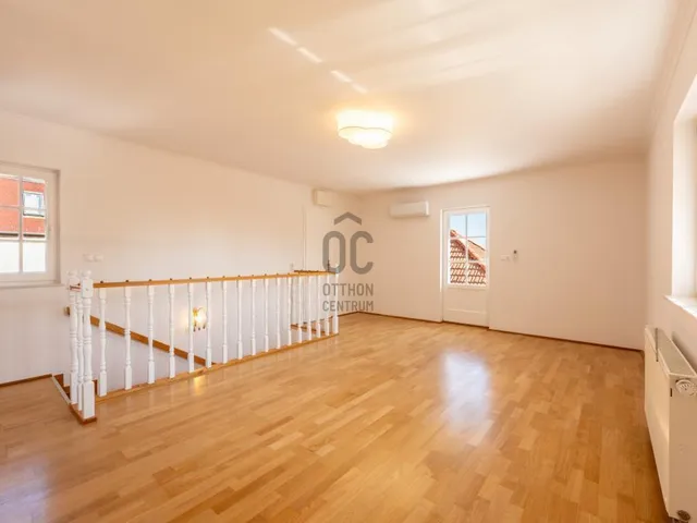 Eladó ház Budapest III. kerület, Táborhegy 174 nm