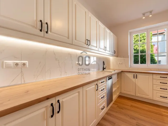 Eladó ház Budapest III. kerület, Táborhegy 174 nm