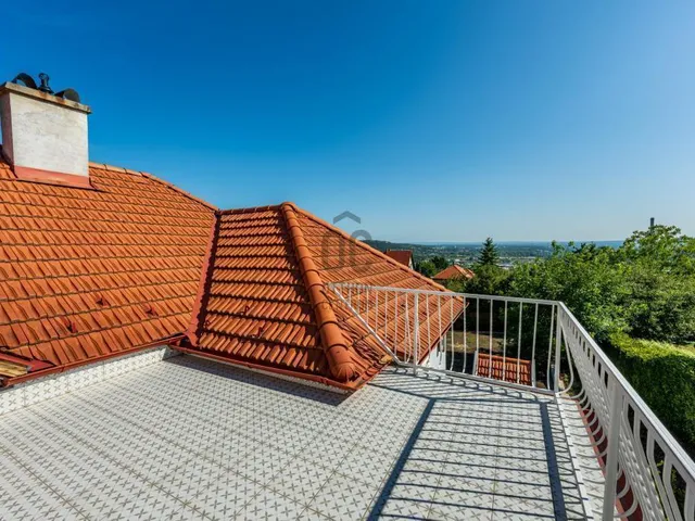 Eladó ház Budapest III. kerület, Táborhegy 174 nm