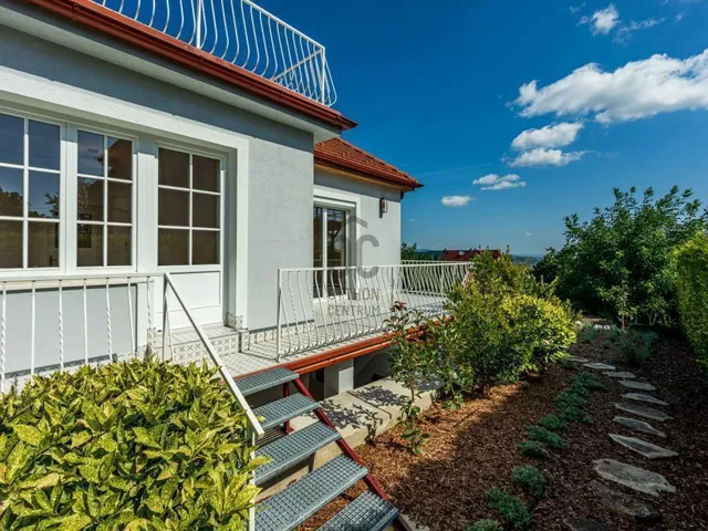 Eladó ház Budapest III. kerület, Táborhegy 174 nm