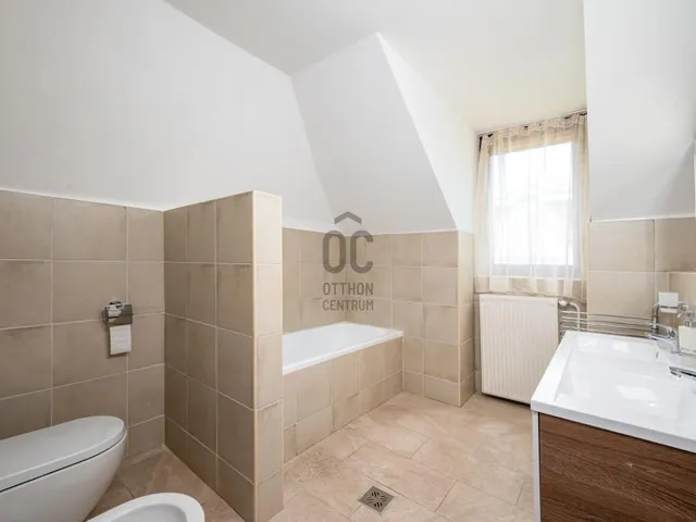 Eladó ház Budapest II. kerület, Zöldmál 179 nm