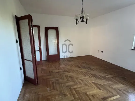 Eladó ház Budapest II. kerület, Budaliget 213 nm