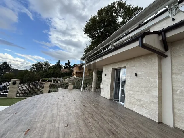 Eladó ház Budapest II. kerület, Budaliget 385 nm