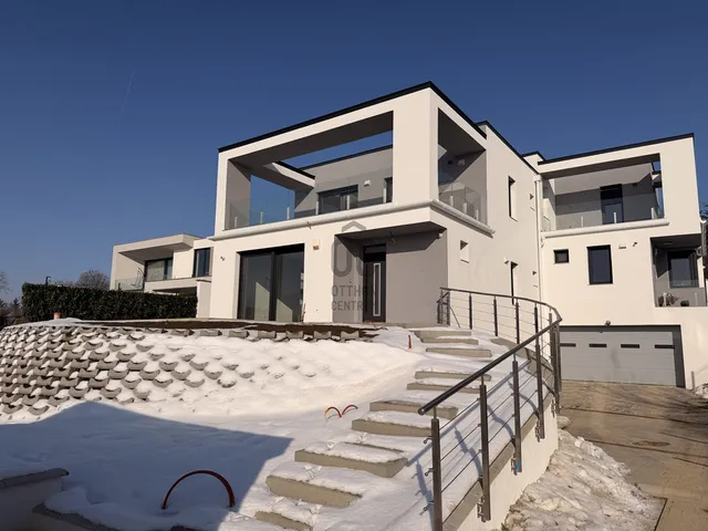 Eladó lakás Budapest III. kerület, Aranyhegy 158 nm