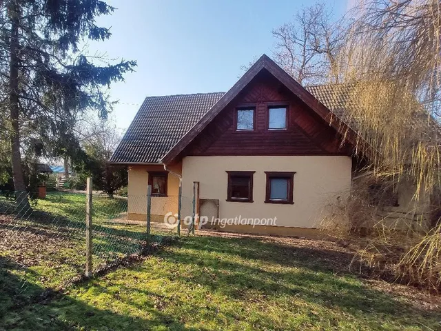 Eladó ház Tordas 220 nm