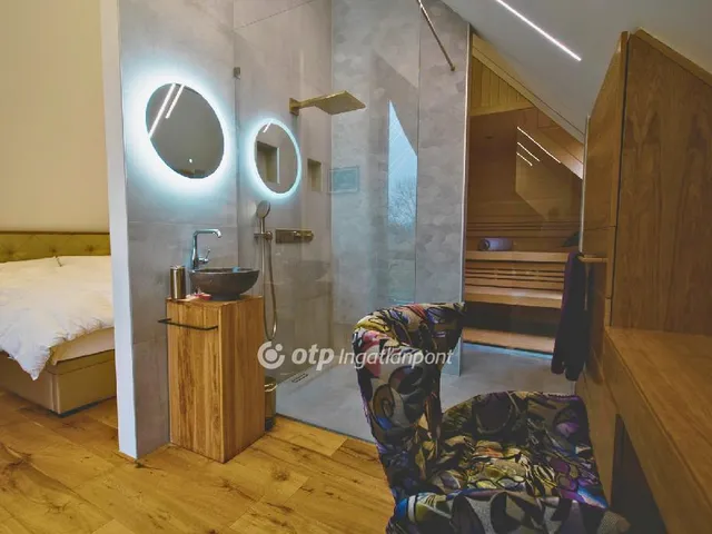 Eladó ház Velence 180 nm