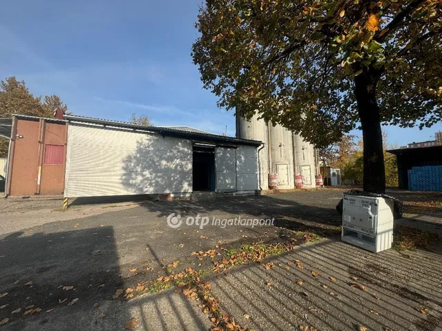 Eladó kereskedelmi és ipari ingatlan Budapest XIX. kerület 1000 nm
