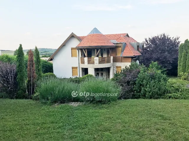 Eladó ház Velence 250 nm