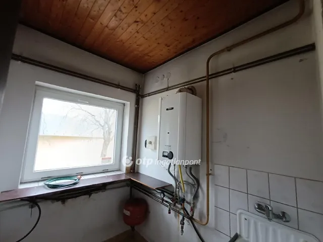 Eladó kereskedelmi és ipari ingatlan Herceghalom 221 nm