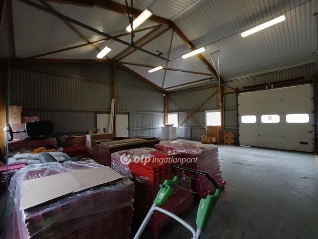 Eladó kereskedelmi és ipari ingatlan Herceghalom 221 nm