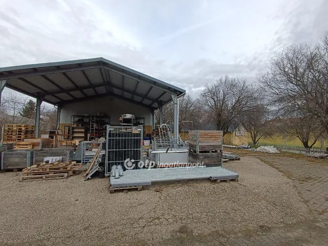 Eladó kereskedelmi és ipari ingatlan Herceghalom 221 nm