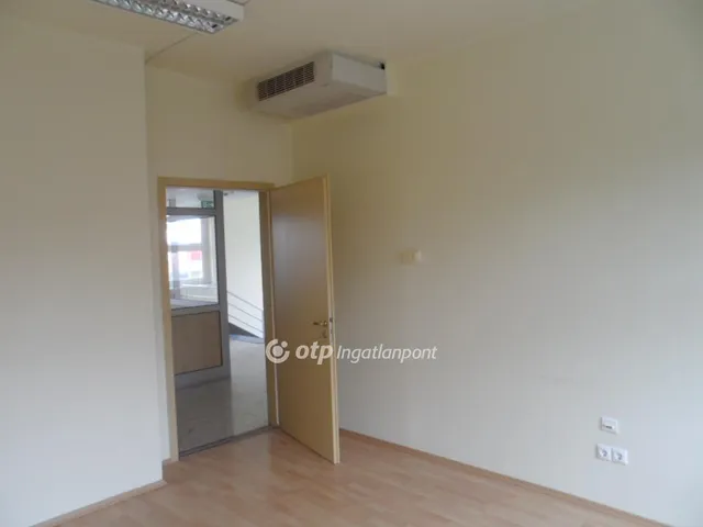 Eladó kereskedelmi és ipari ingatlan Budapest X. kerület 1716 nm