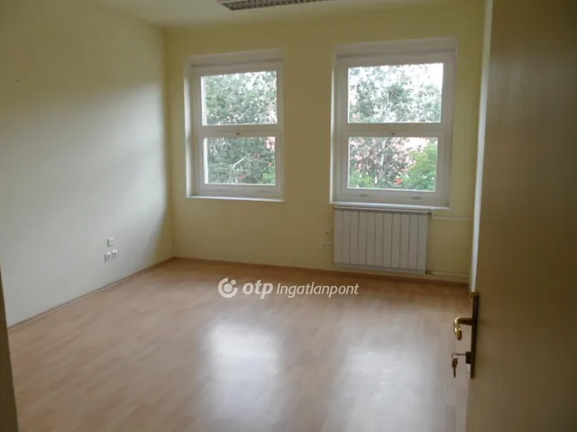 Eladó kereskedelmi és ipari ingatlan Budapest X. kerület 1716 nm