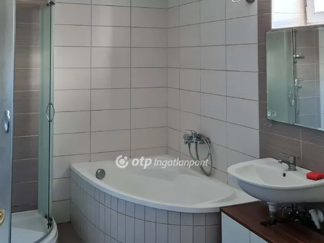 Eladó ház Gárdony 300 nm