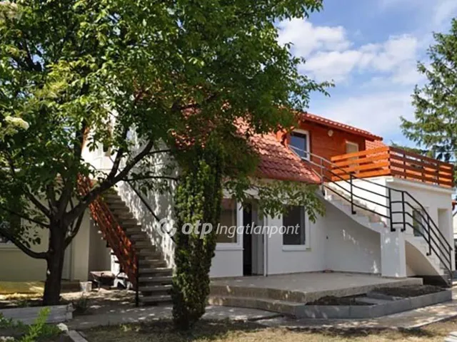 Eladó ház Gárdony 300 nm