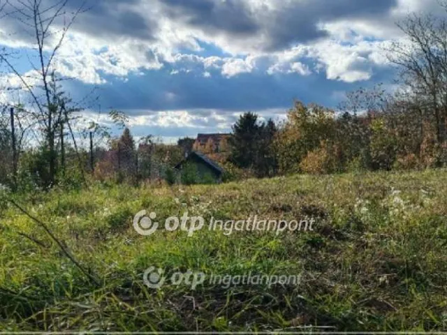 Eladó telek Zsámbék 1093 nm