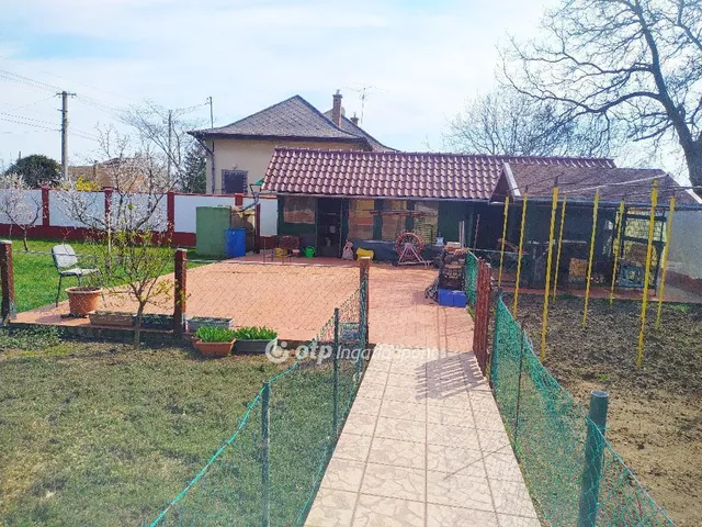 Eladó ház Érd 230 nm