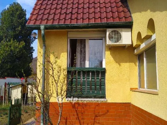 Eladó kereskedelmi és ipari ingatlan Érd 230 nm