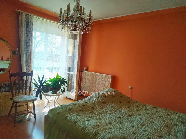 Eladó kereskedelmi és ipari ingatlan Érd 230 nm